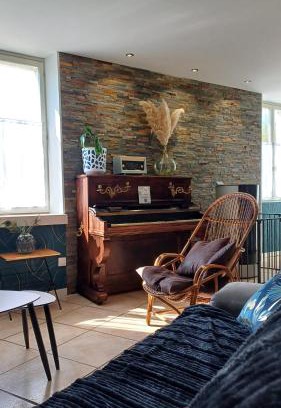 Razes House | Cozy Retreat near Lake St-Pardoux - Pet & Child Friendly
