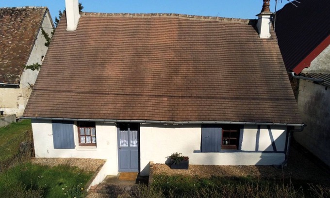 Le Noyer House | Pet-Friendly Le gîte des Ânes with Ocean View & Breakfast