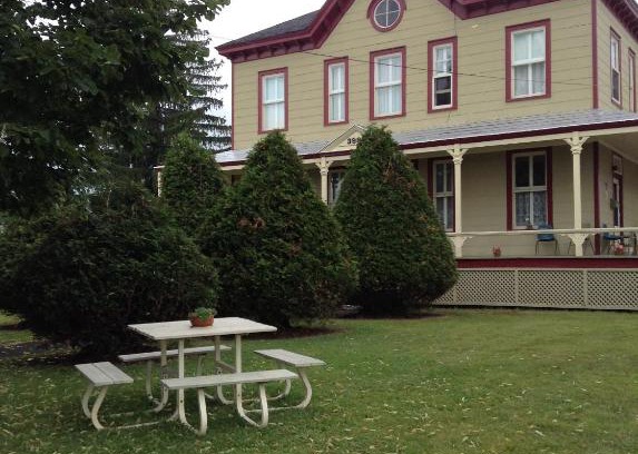 Mauricie Bed & Breakfast | Exceptional Oceanfront Retreat at Le Gîte des Soeurs