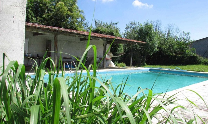 Montbernard House | Le Gîte des Oiseaux - Montbernard