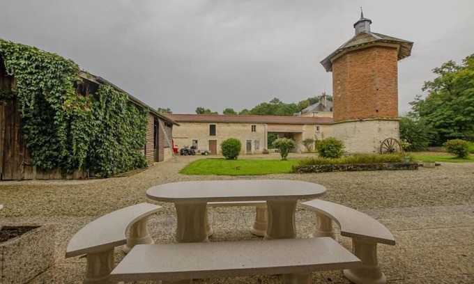 Crespy-le-Neuf House | Experience Comfort at Le Gîte du Château 2 with Spa & More