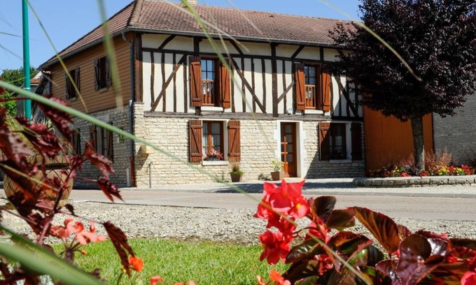 Radonvilliers House | Relax at Le Gîte du Cray - Radonvilliers with Spa Amenities