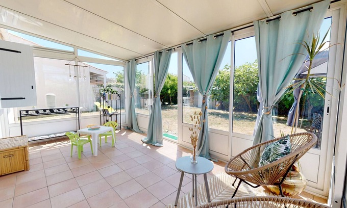 Bretignolles-sur-Mer Ski Chalet | Welcoming Le Gîte du Safran: Ideal for Families & Pets