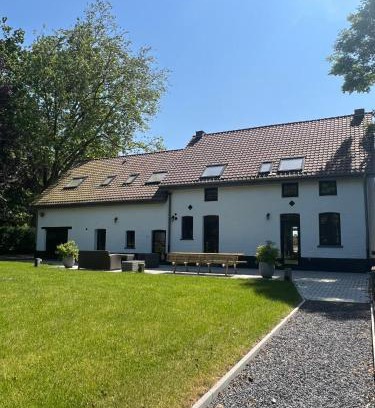Frasnes-lez-Buissenal House | Idyllic Le Gîte du Jardinier: 4-Star Oceanfront Escape