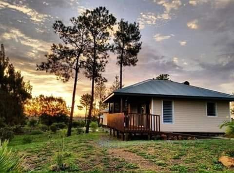 Voh Cabin | Inviting Le Gîte du Koniambo: Ocean Views & Family-Friendly