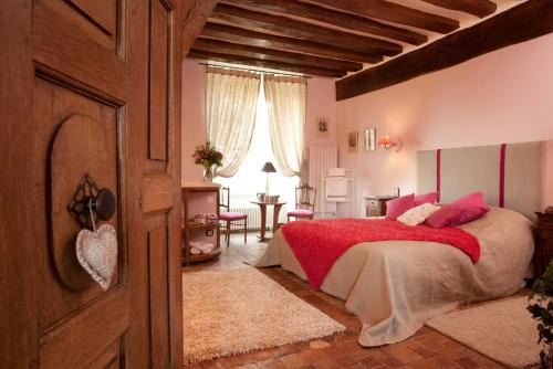 Tremblay-les-Villages House | Discover Le gîte du Prieuré: A Family-Friendly Retreat