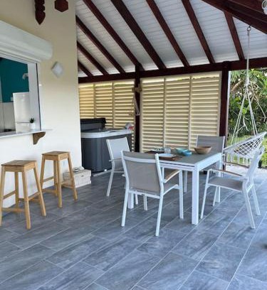Grand-Bourg House | Relax at Le gîte du Rucher de l’île with Spa & Hot Tub