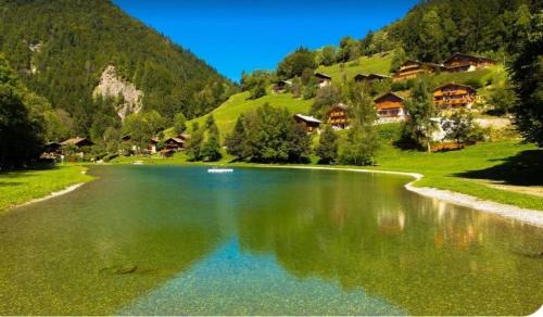 Flumet Apartment | Family-Friendly Retreat at Le gîte du Val - Score 8.7/10