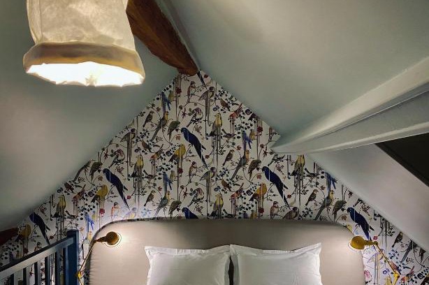 Senlis House | Discover Le Gîte: Family-Friendly Stay with Breakfast