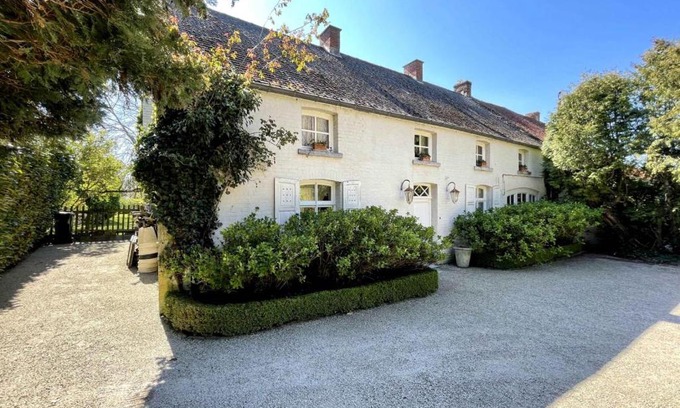 Silly Villa | Family-Friendly Retreat at Le Gîte - Graty with Pool