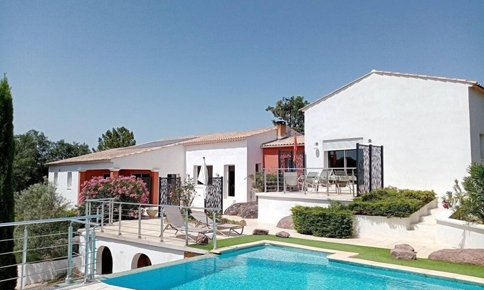 Vidauban House | Family-Friendly Le gîte jaune in VIDAUBAN with Amenities