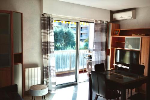 Frejus Plage Apartment | Beachfront Bliss at Fréjus Plages with Ocean Views