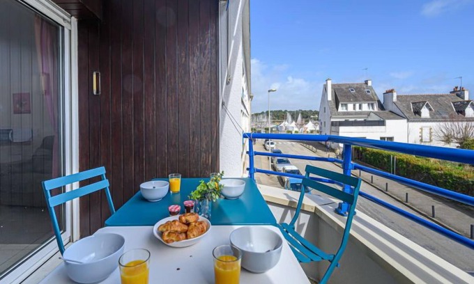 La Trinite-sur-Mer Apartment | Cozy Le Galion: Oceanfront Stay with Spa & Pet-Friendly Amenities