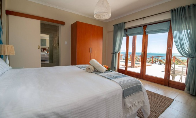 Cape Town Apartment | Oceanfront Comfort at Le Gaulois - Family-Friendly Flats