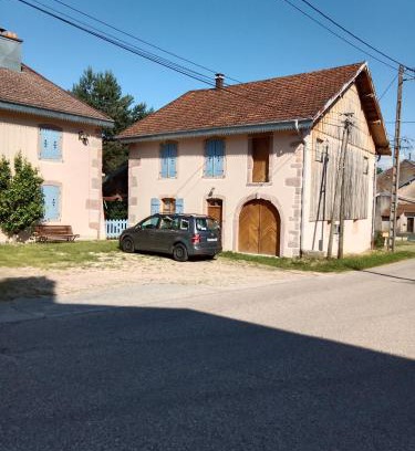 Herpelmont House | Discover Le Geleinfête I - Family & Pet-Friendly Retreat