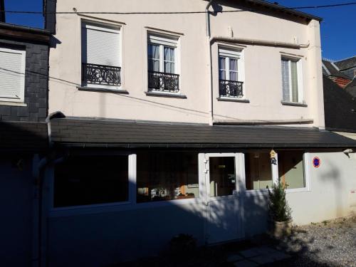Signy-lAbbaye Hotel | Pet-Friendly Retreat at Le Gibergeon with Family Amenities