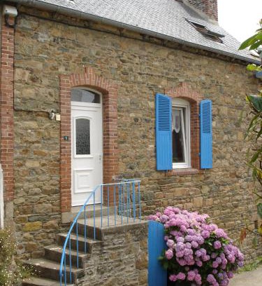 Lezardrieux House | Oceanfront Retreat at Le Gite de la Plage - Rated 9/10