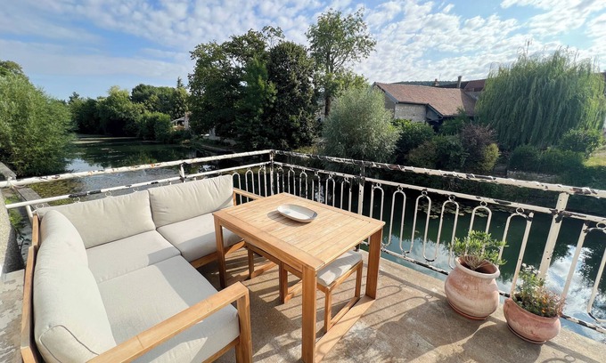 Chablis House | Unforgettable Stay at Le Gite de la Poterne by the Serein
