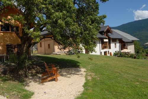 Mercury Apartment | Discover Le Gite de Noemie: Pet-Friendly Retreat with High Ratings