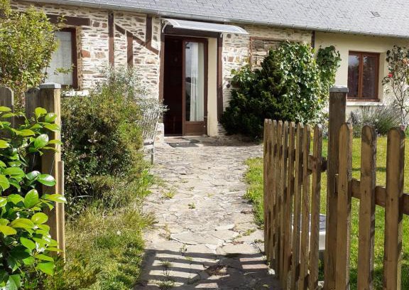 Menil-Hubert-sur-Orne House | Child-Friendly Retreat at Le gite du hibou - Rated 9.3/10