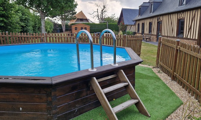 Ecardenville-la-Campagne Cottage | Discover Le Grand Gîte du Mesnil D'ecardenville with Pool