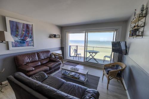 Wimereux Apartment | Child-Friendly Retreat at Le Grand Bleu with 9.2 Rating