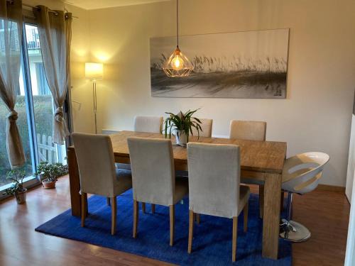 Saint-Brieuc Apartment | Discover Le Grand Briochin: Family-Friendly Dining Awaits