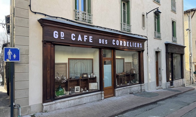 Romans-sur-Isere Apartment | Le Grand Café - BedinShop - historic center