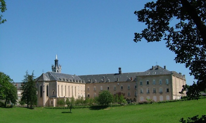 Gramat Hotel | Discover Le Grand Couvent de Gramat: Spa & Family-Friendly Retreat
