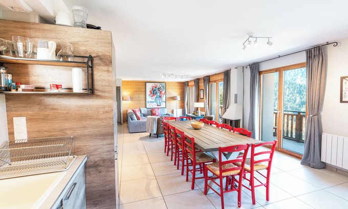 Vaujany Ski Chalet | Family-Friendly Le Grand Galbert Chalet with Hot Tub & Spa