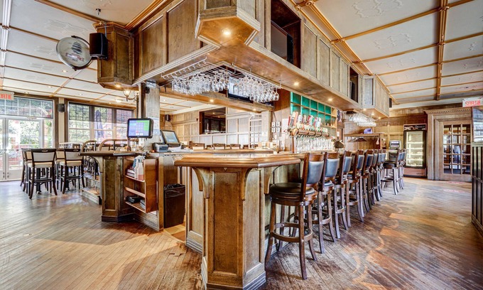 Baie Comeau Hotel | Experience Comfort at Le Grand Hôtel with Family-Friendly Amenities