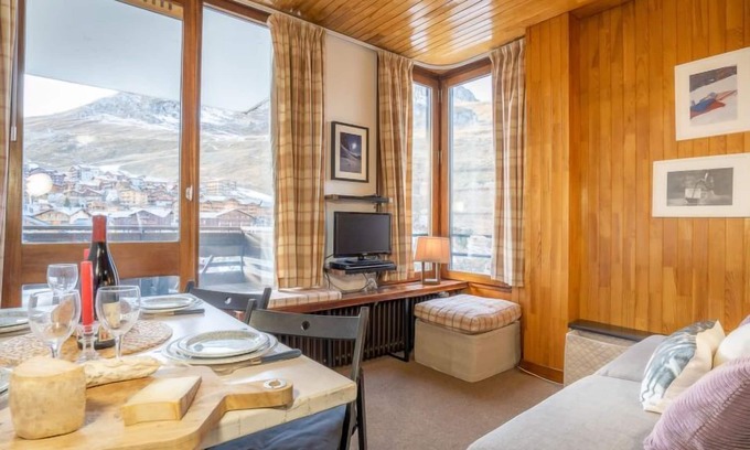 Le Lavachet Apartment | Discover Le Grand Pré (Lavachet) with Lake Views & Spa