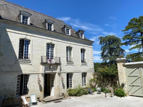Rochecorbon House | Discover Le Grand Vaudon: Family-Friendly Dining Awaits