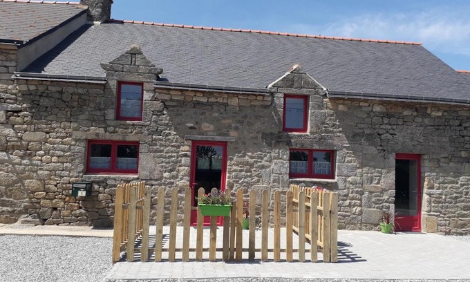 Le Guerno Bed & Breakfast | Pet-Friendly Stay at Le Grehando - Rated 10/10 by Guests