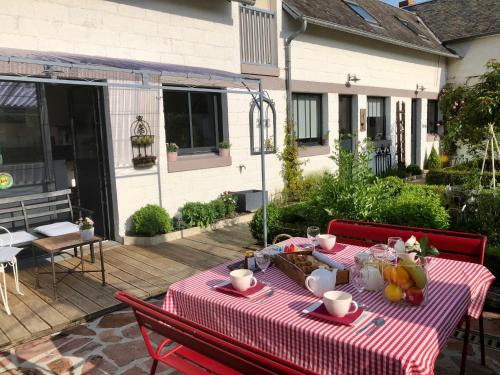 Pontorson Bed & Breakfast | Discover Le Grenier du Jardin: Rated 9.6/10, Family-Friendly