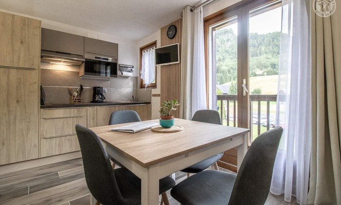 Les Bottieres House | Cozy Le Gypse in Saint Pancrace with Breakfast & Kitchen