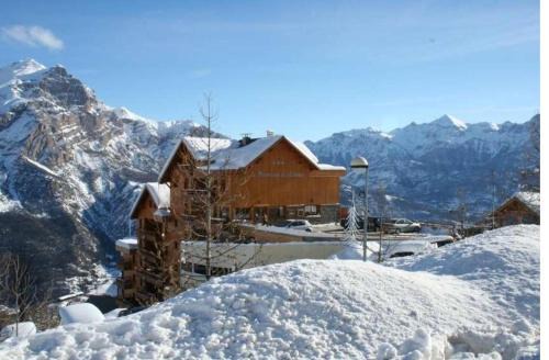 Puy-Saint-Vincent Apartment | Relax at Le Hameau des Ecrins Station 1800 with Pool Access
