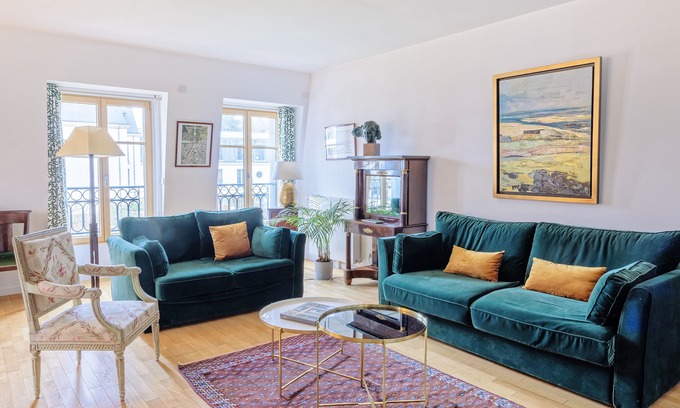 Notre-Dame Villa | Elegant Retreat at Le Hameau - Les Demoiselles in Versailles