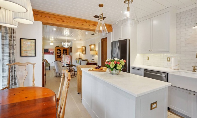 Fairhope Cottage | Indulge at Le Hibou Blanc - Fairhope's Oceanfront Retreat