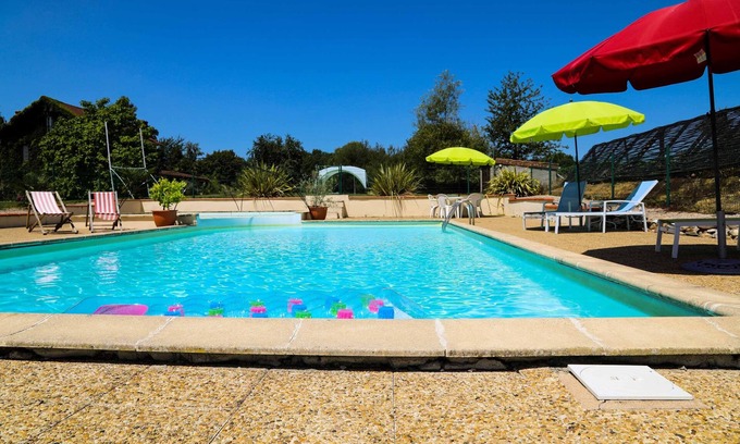 Castelnau-Riviere-Basse House | Relax at Le Hibou: 3-Bedroom Gite with Private Pool