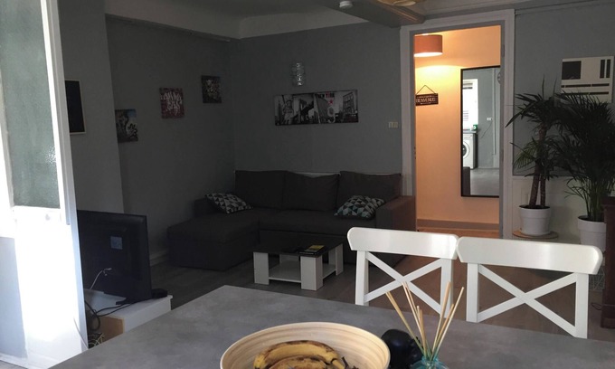 Grande Cote - Annonciade Apartment | Central Comfort Near Terreaux - Family Friendly Stay
