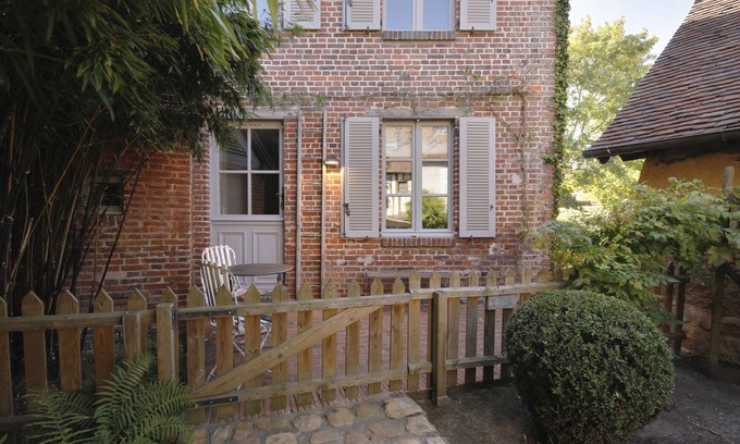 Conches-en-Ouche House | Discover Le Jardin Découverte: Spa Retreat with Breakfast