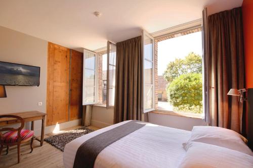 Conches-en-Ouche House | Experience Le Jardin Découverte: Family-Friendly Retreat