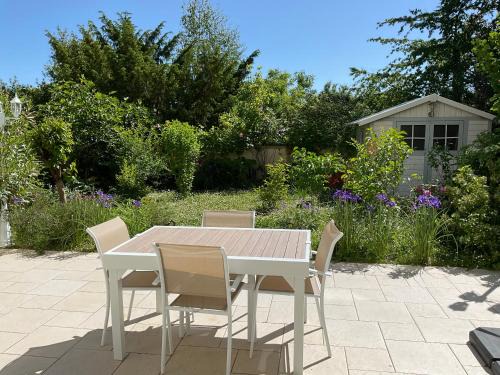 Bourges Apartment | Discover Le jardin d'Anatole: 4-Star Family Retreat