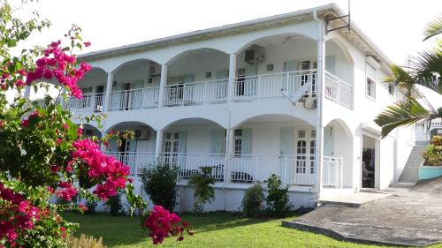 Capesterre-de-Marie-Galante Apartment | Experience Family-Friendly Comfort at Le Jardin d'Irélange