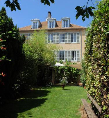 Ornans Bed & Breakfast | Discover Le Jardin De Gustave: Oceanfront Escape Awaits