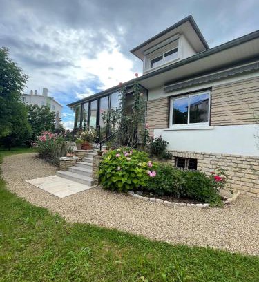 Beaune Bed & Breakfast | Delightful Le jardin des Vérottes with Child-Friendly Amenities