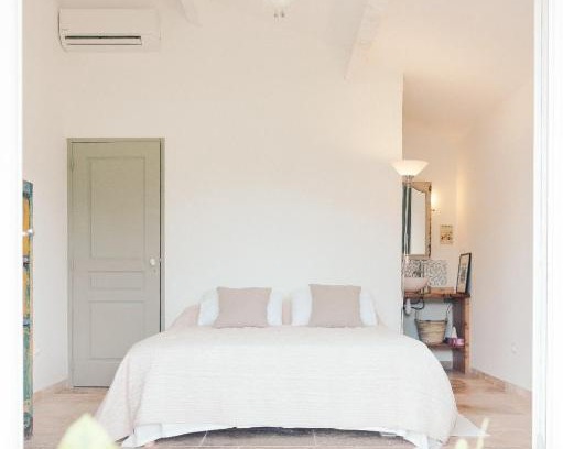 Paradou Bed & Breakfast | Explore Family-Friendly Stays at Le Jardin du Castillon