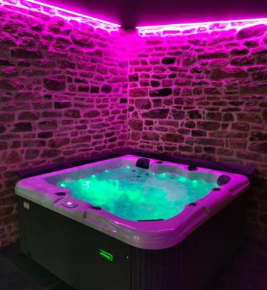 Tredion House | Relax at Gîte le jardin Médicis: Spa, Hot Tub & Sauna