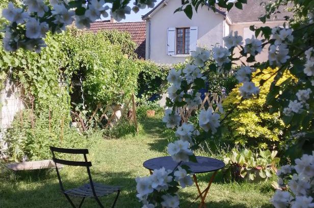 La Chapelle-aux-Choux House | Enchanting Le jardin Renard: Oceanfront Cottage Escape